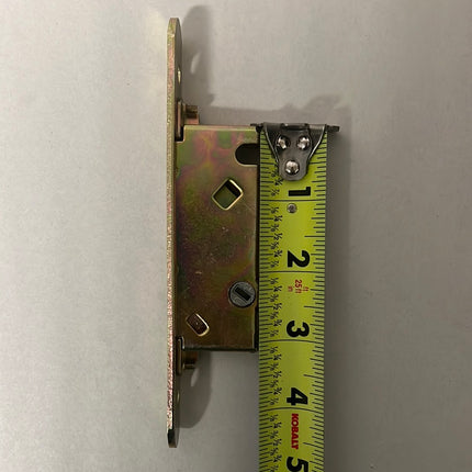 Part Number: C1033 Amesbury Truth DS Surface Mount Mortise Lock 45 Degree latch with face plate Deadlatch Assembly Known Part Number: 555, 555-84 Have known to been used on: Cascade, Sierra Pacific, SuperSeal vinyl sliding sliding patio doors and more